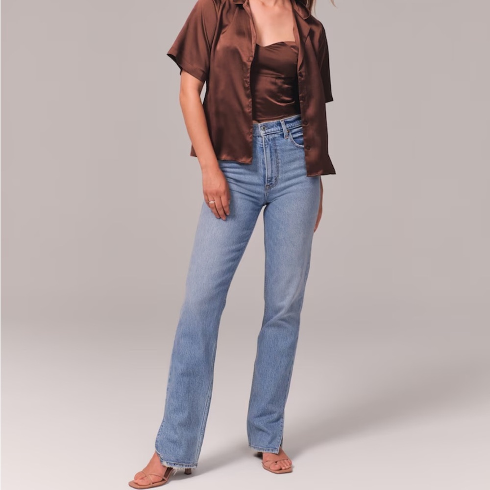 Abercrombie 90s Ultra High Rise Straight Jeans. Size 28 Regular.